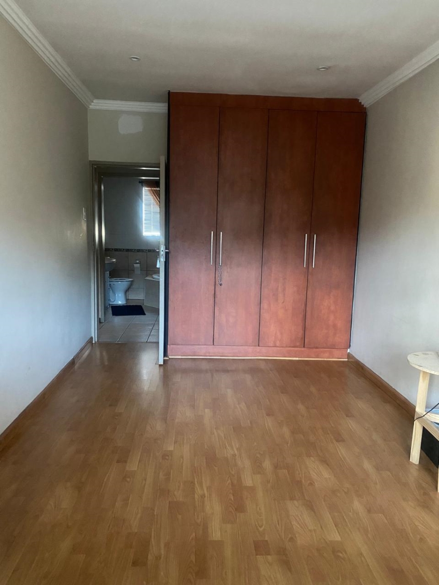 To Let 4 Bedroom Property for Rent in Birchleigh Gauteng