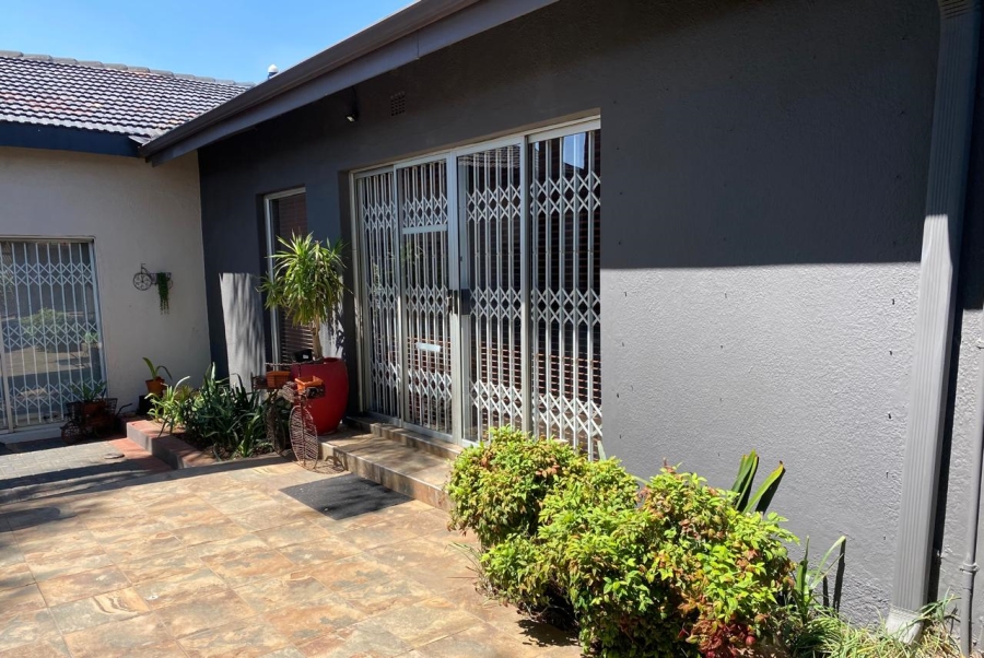 To Let 4 Bedroom Property for Rent in Birchleigh Gauteng