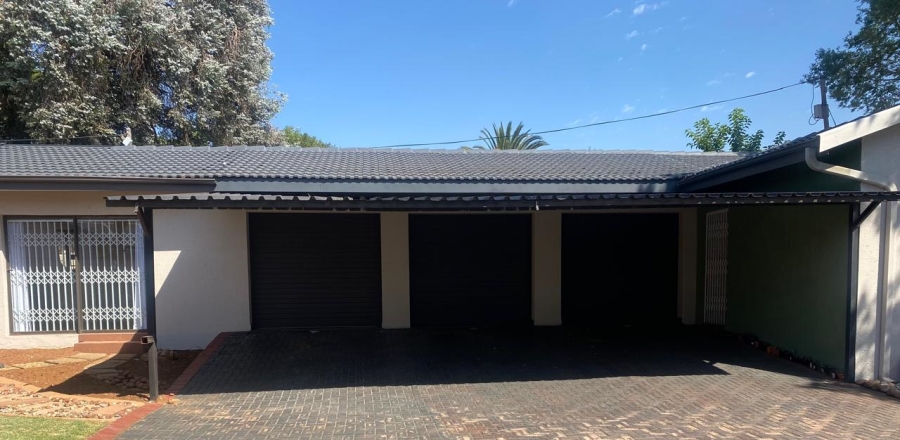 To Let 4 Bedroom Property for Rent in Birchleigh Gauteng