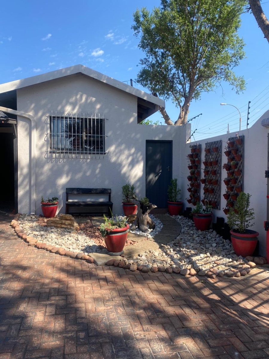 To Let 4 Bedroom Property for Rent in Birchleigh Gauteng