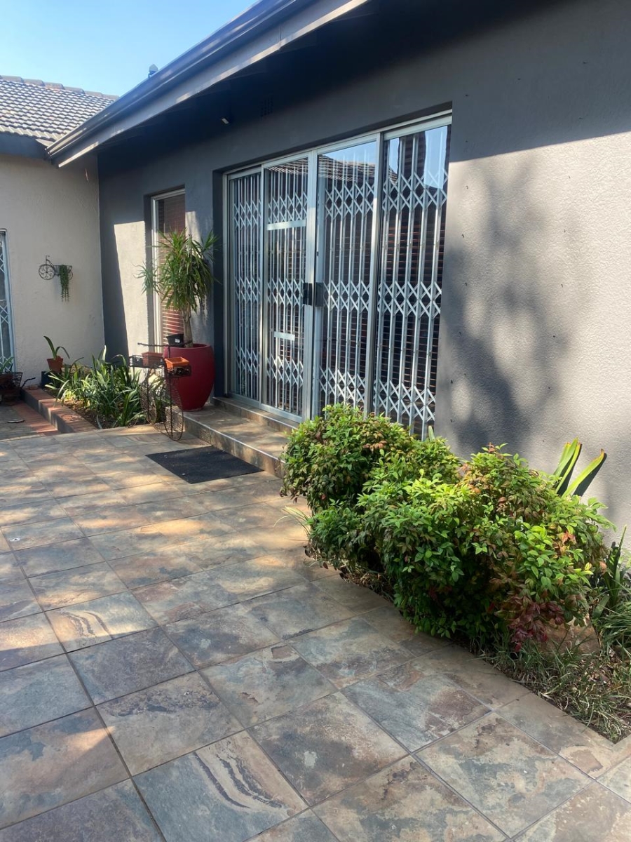 To Let 4 Bedroom Property for Rent in Birchleigh Gauteng