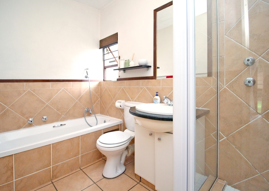 1 Bedroom Property for Sale in Sunninghill Gauteng