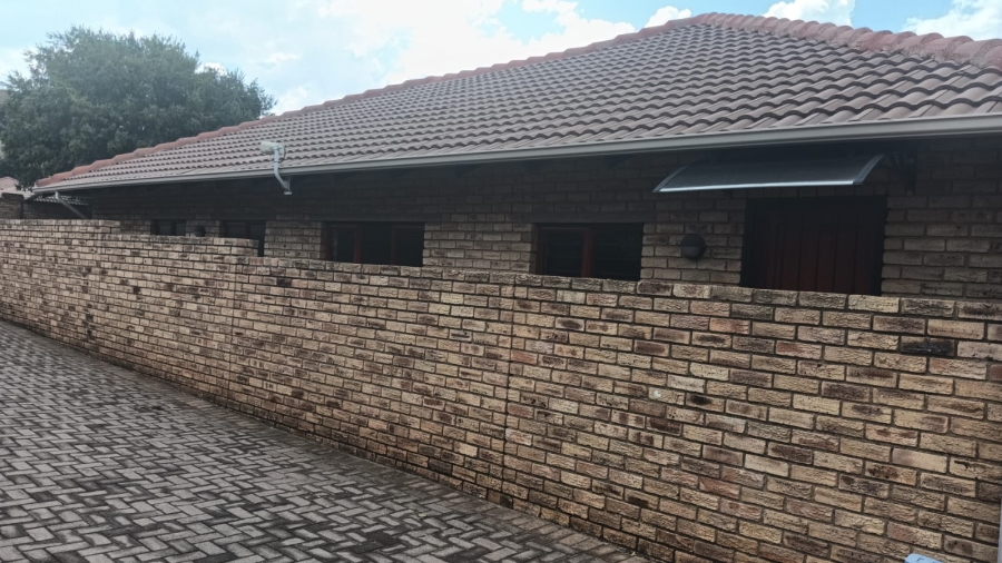 To Let 3 Bedroom Property for Rent in Chancliff A H Gauteng