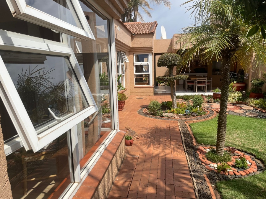 3 Bedroom Property for Sale in Monument Gauteng