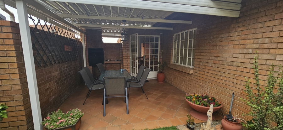 3 Bedroom Property for Sale in New Redruth Gauteng