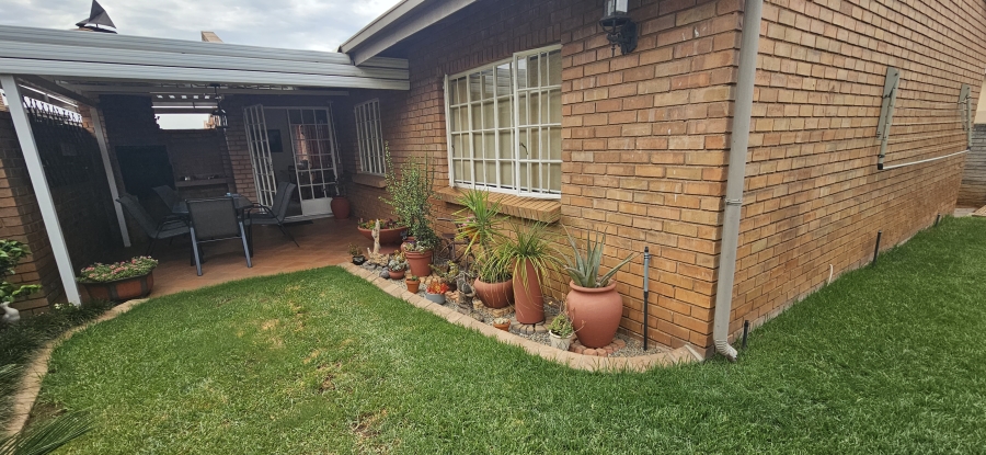 3 Bedroom Property for Sale in New Redruth Gauteng