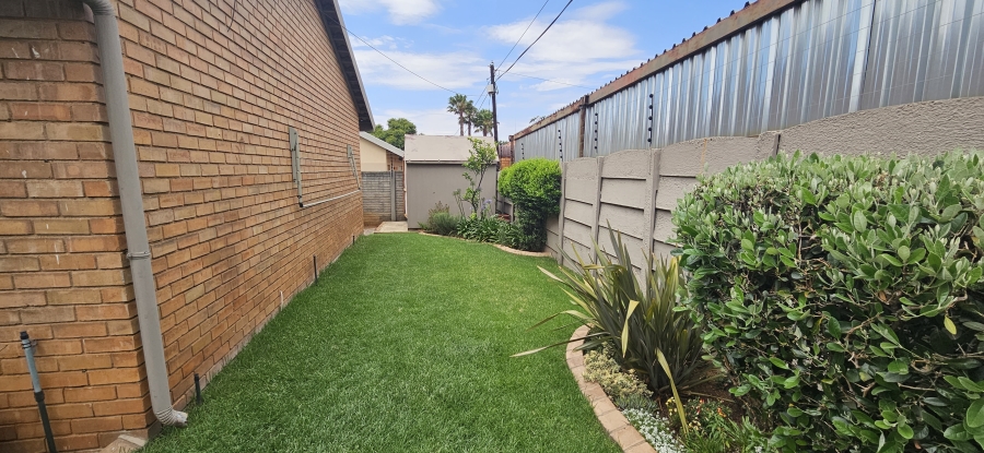 3 Bedroom Property for Sale in New Redruth Gauteng