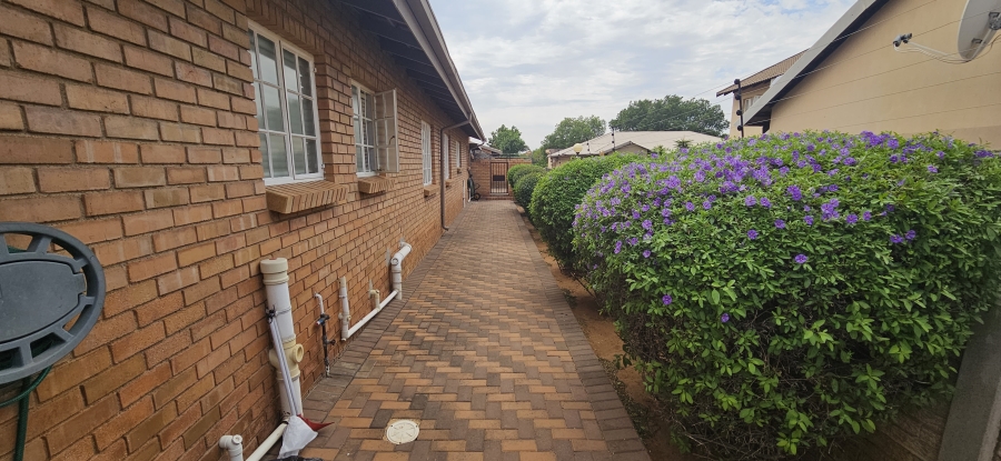 3 Bedroom Property for Sale in New Redruth Gauteng