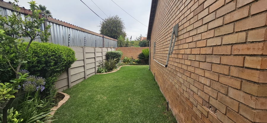 3 Bedroom Property for Sale in New Redruth Gauteng