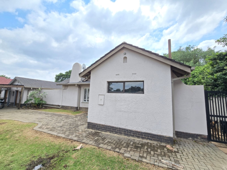 3 Bedroom Property for Sale in Buurendal Gauteng