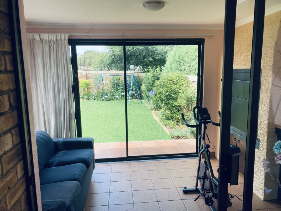 To Let 3 Bedroom Property for Rent in Weltevreden Park Gauteng