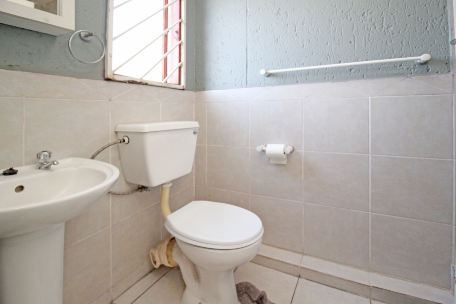 2 Bedroom Property for Sale in Bromhof Gauteng