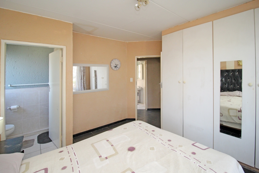 2 Bedroom Property for Sale in Bromhof Gauteng