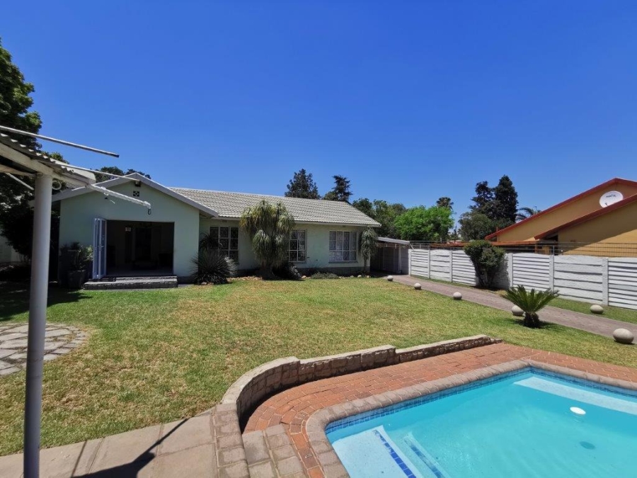 6 Bedroom Property for Sale in Brackendowns Gauteng