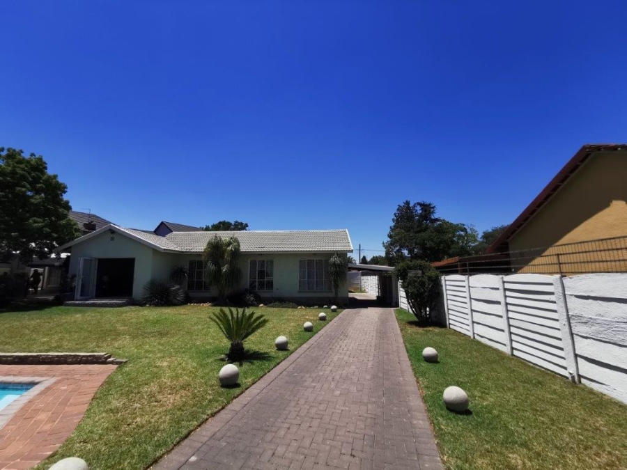 6 Bedroom Property for Sale in Brackendowns Gauteng