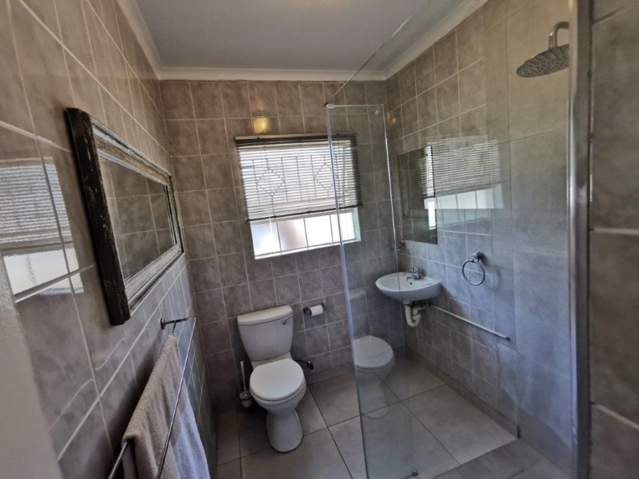 6 Bedroom Property for Sale in Brackendowns Gauteng