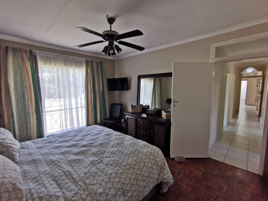 6 Bedroom Property for Sale in Brackendowns Gauteng