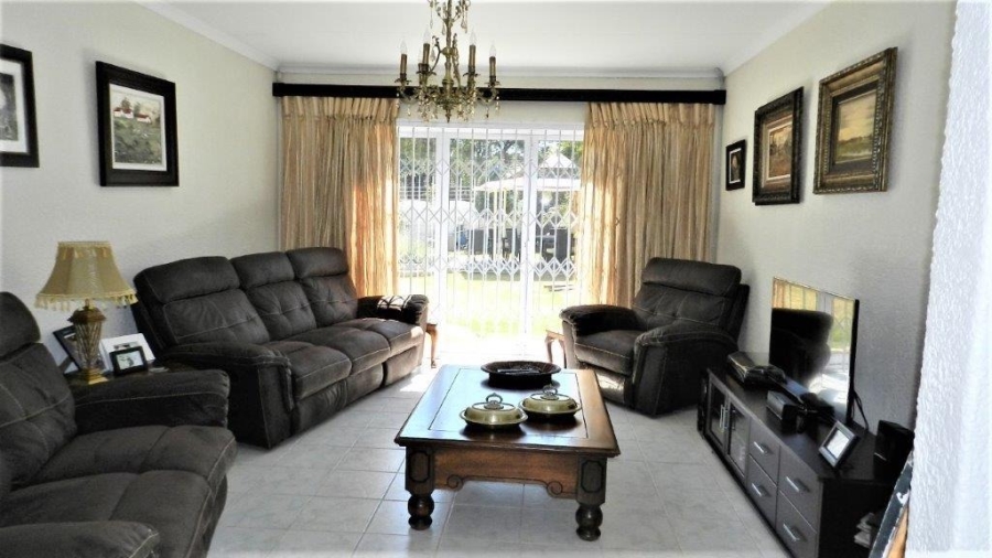 6 Bedroom Property for Sale in Brackendowns Gauteng