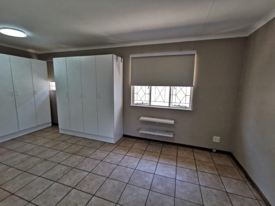 6 Bedroom Property for Sale in Brackendowns Gauteng