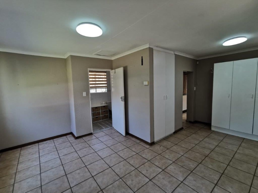 6 Bedroom Property for Sale in Brackendowns Gauteng