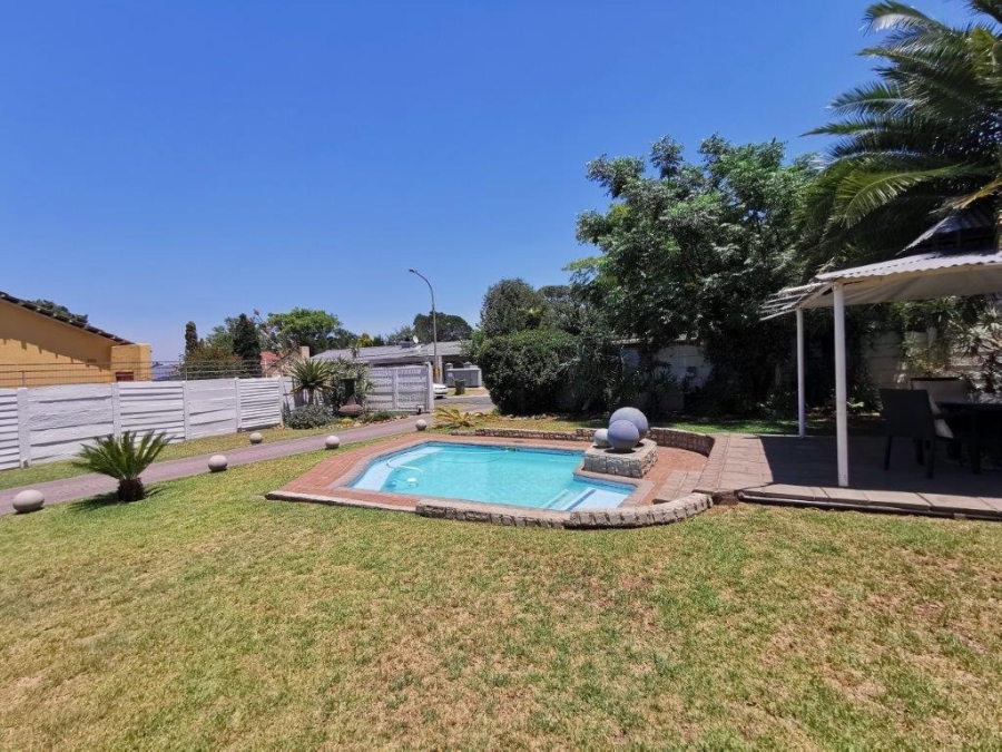 6 Bedroom Property for Sale in Brackendowns Gauteng