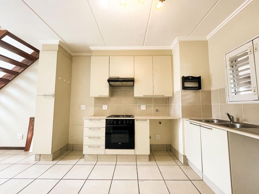 To Let 2 Bedroom Property for Rent in Bryanston Gauteng