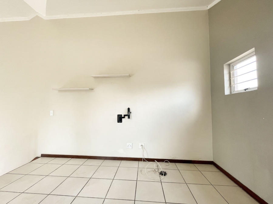 To Let 2 Bedroom Property for Rent in Bryanston Gauteng