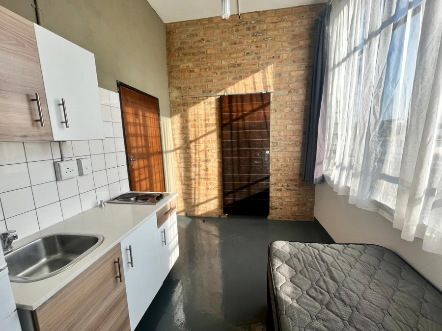 To Let 1 Bedroom Property for Rent in Edenvale Central Gauteng