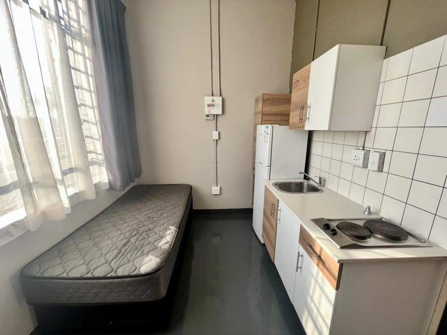 To Let 1 Bedroom Property for Rent in Edenvale Central Gauteng