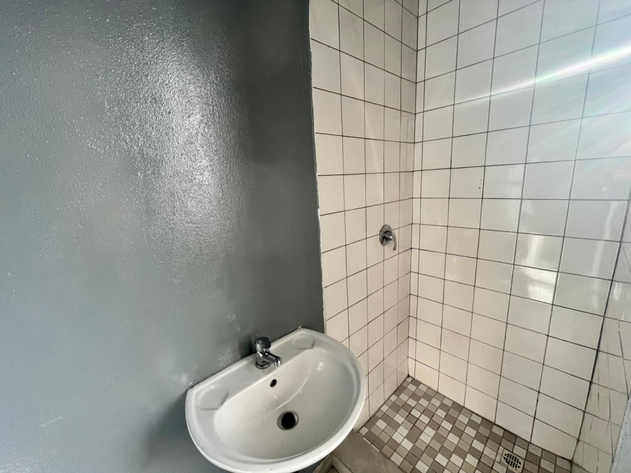 To Let 1 Bedroom Property for Rent in Edenvale Central Gauteng