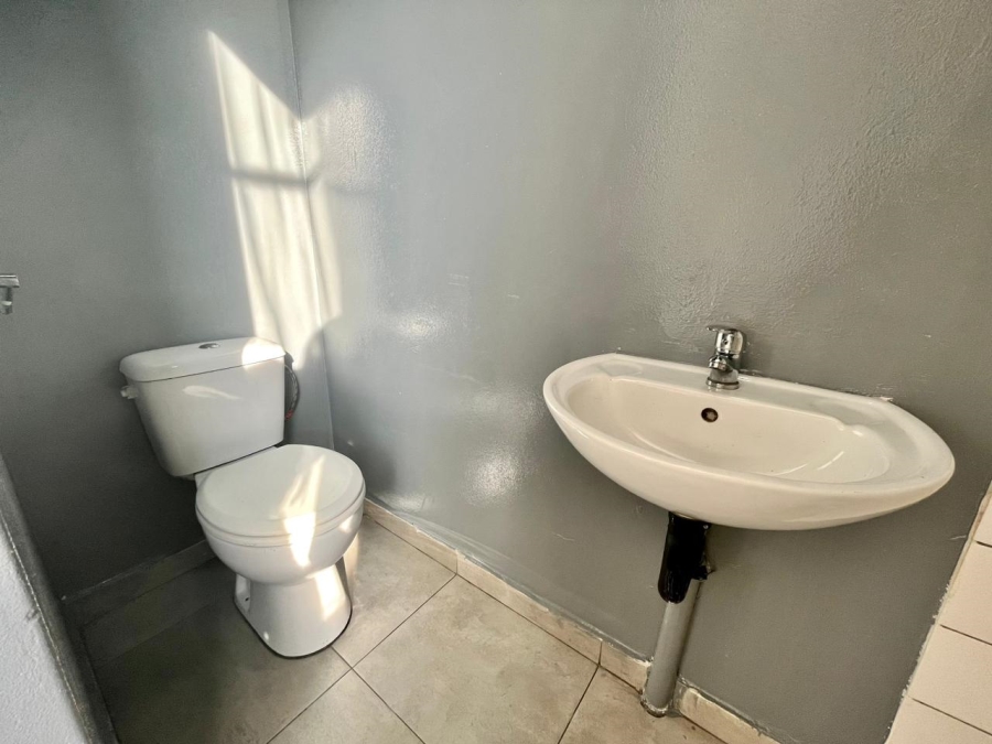 To Let 1 Bedroom Property for Rent in Edenvale Central Gauteng