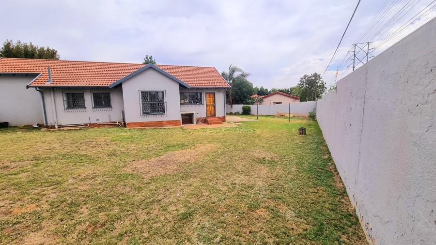 To Let 3 Bedroom Property for Rent in Noordwyk Gauteng