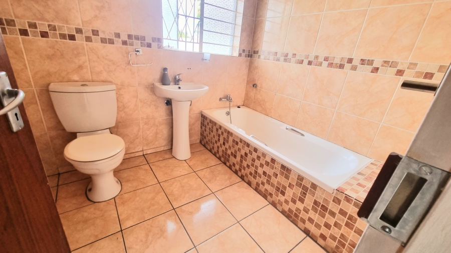 To Let 3 Bedroom Property for Rent in Noordwyk Gauteng