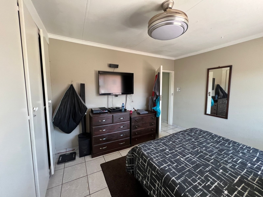 2 Bedroom Property for Sale in New Redruth Gauteng