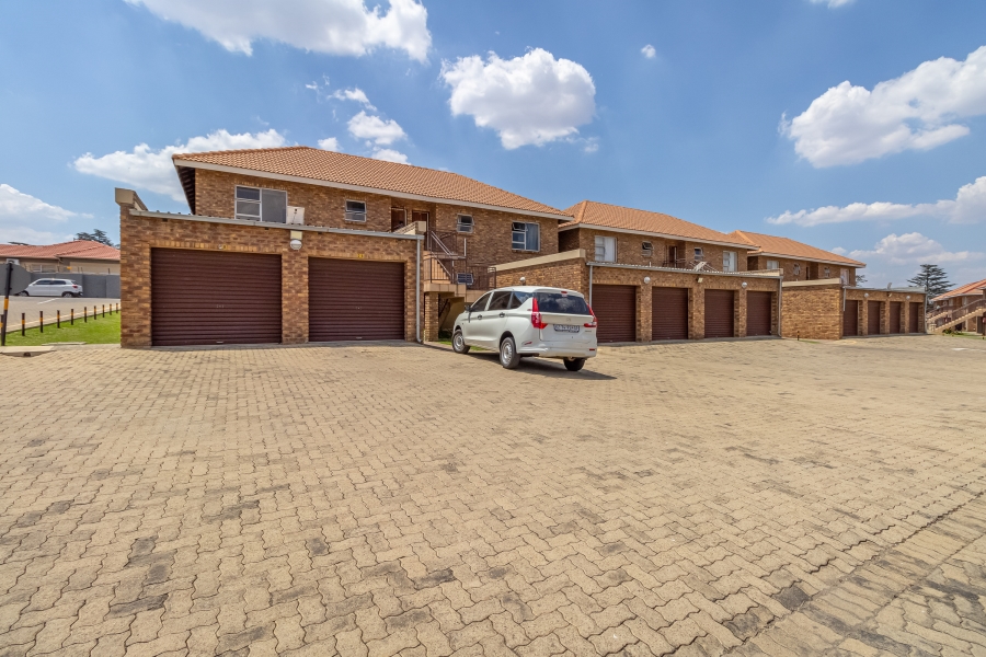 2 Bedroom Property for Sale in Birchleigh Gauteng