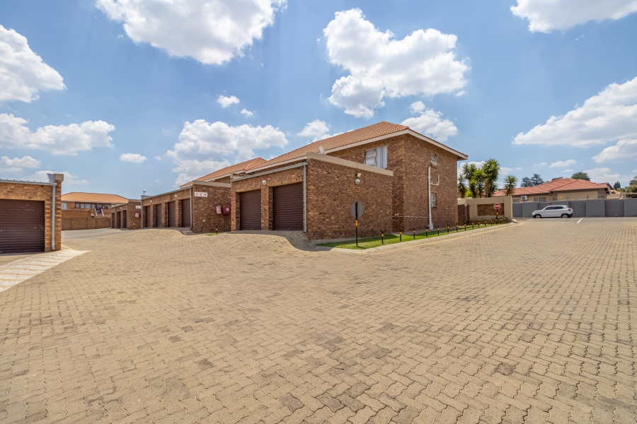 2 Bedroom Property for Sale in Birchleigh Gauteng