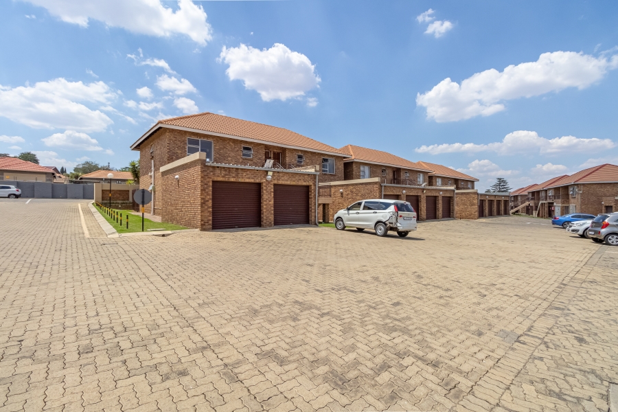 2 Bedroom Property for Sale in Birchleigh Gauteng