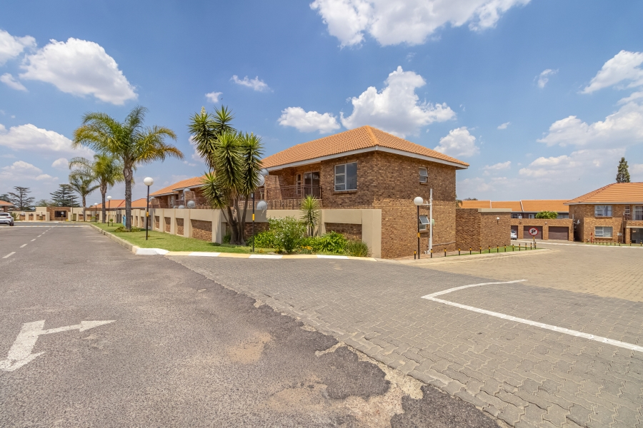 2 Bedroom Property for Sale in Birchleigh Gauteng