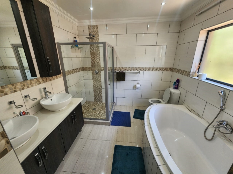 4 Bedroom Property for Sale in Magalieskruin Gauteng