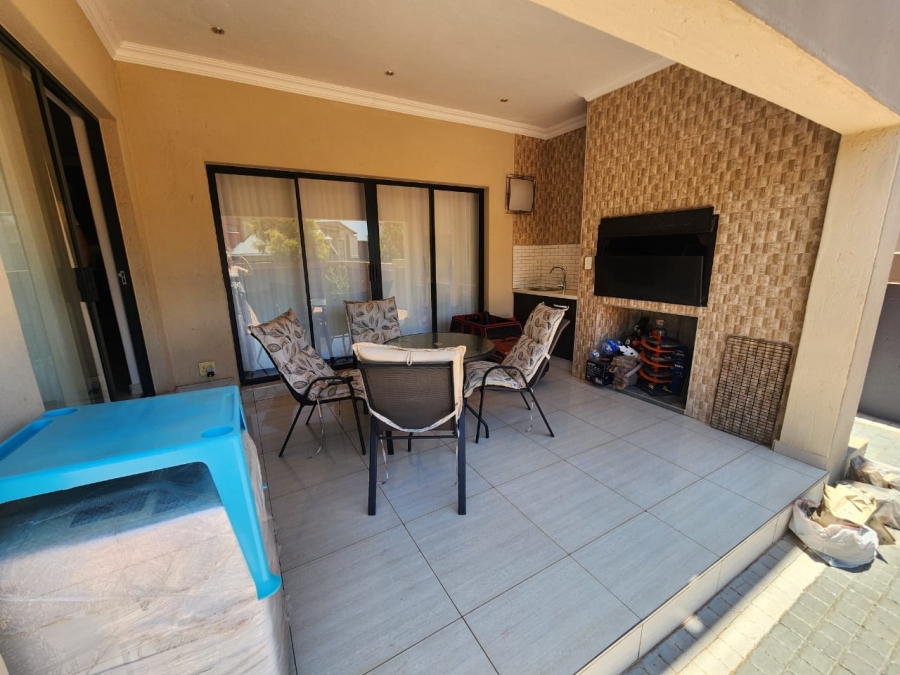 4 Bedroom Property for Sale in Magalieskruin Gauteng