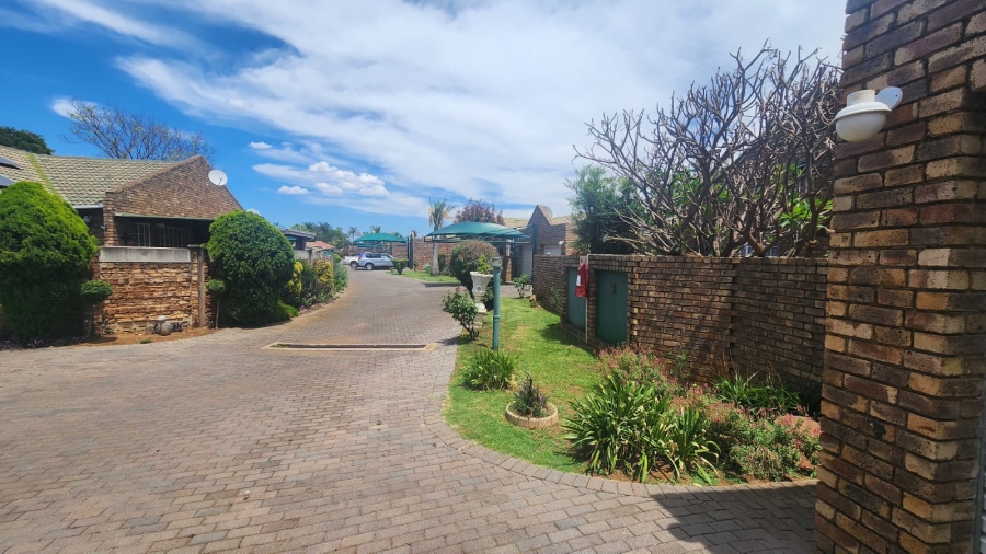 2 Bedroom Property for Sale in Doornpoort Gauteng