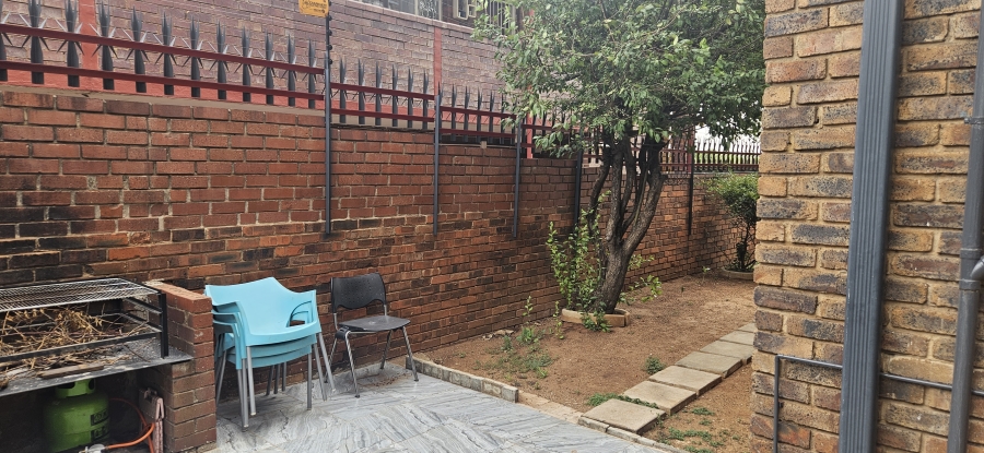 2 Bedroom Property for Sale in New Redruth Gauteng