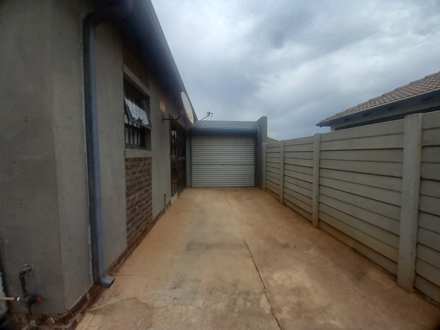 2 Bedroom Property for Sale in Crystal Park Gauteng