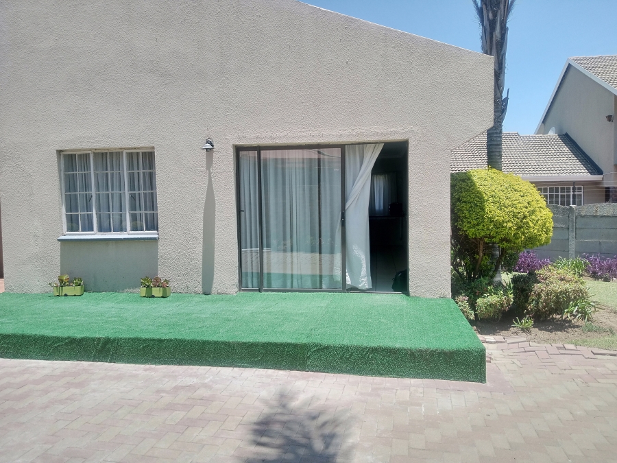 To Let 1 Bedroom Property for Rent in Sunward Park Gauteng