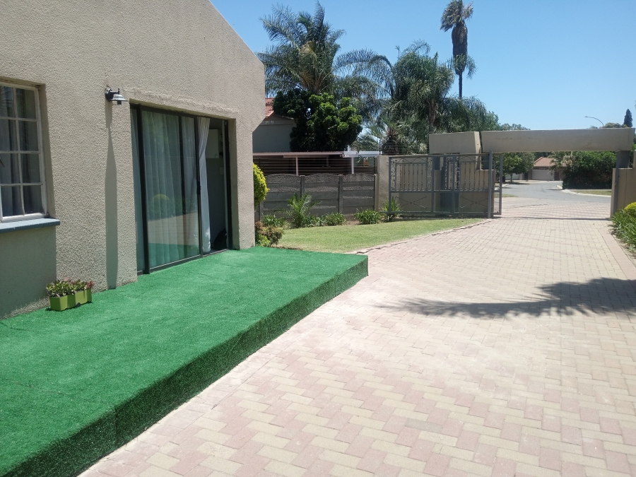 To Let 1 Bedroom Property for Rent in Sunward Park Gauteng