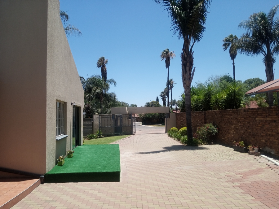 To Let 1 Bedroom Property for Rent in Sunward Park Gauteng