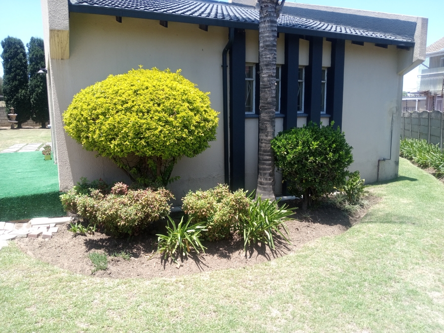 To Let 1 Bedroom Property for Rent in Sunward Park Gauteng