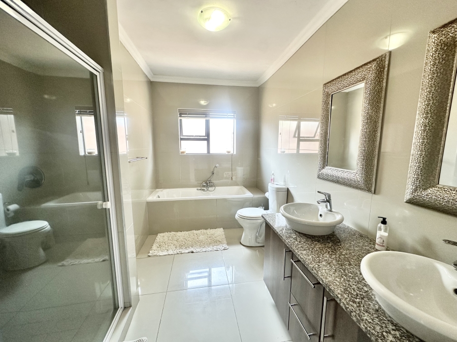 3 Bedroom Property for Sale in Heuwelsig Estate Gauteng