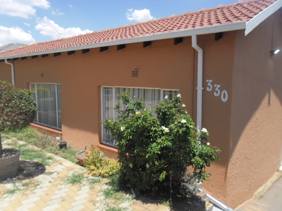 4 Bedroom Property for Sale in Lindhaven Gauteng