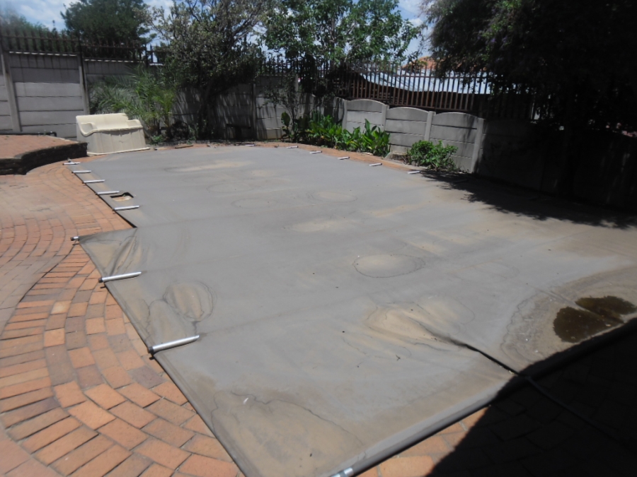 4 Bedroom Property for Sale in Lindhaven Gauteng